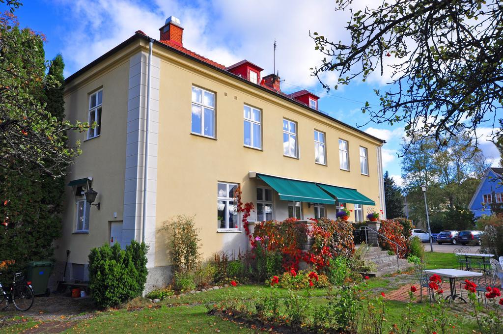 Pensionat Praestgarden Bed & Breakfast Töreboda Екстериор снимка