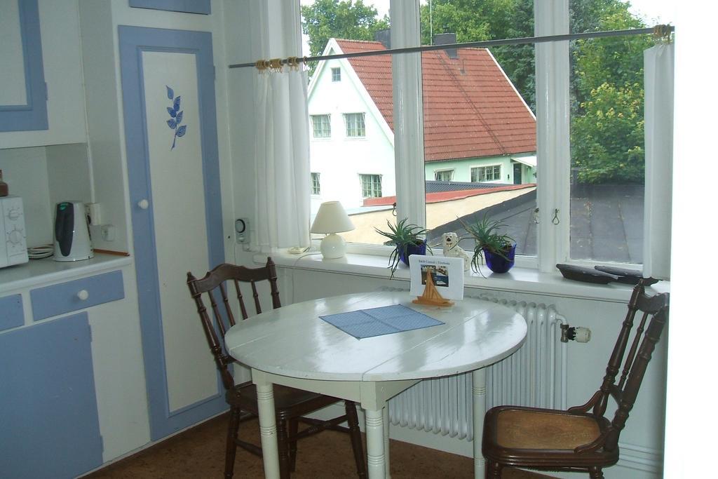 Pensionat Praestgarden Bed & Breakfast Töreboda Екстериор снимка