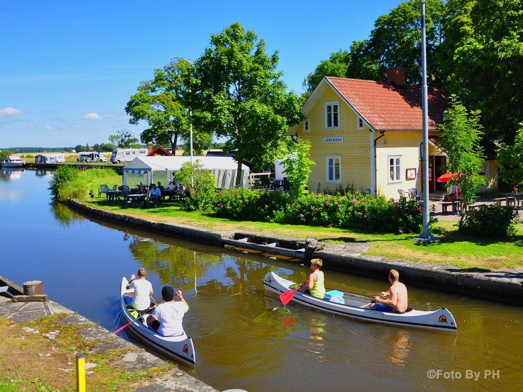 Pensionat Praestgarden Bed & Breakfast Töreboda Екстериор снимка