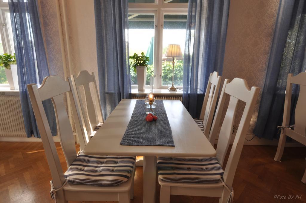 Pensionat Praestgarden Bed & Breakfast Töreboda Екстериор снимка