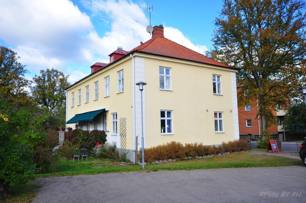 Pensionat Praestgarden Bed & Breakfast Töreboda Екстериор снимка