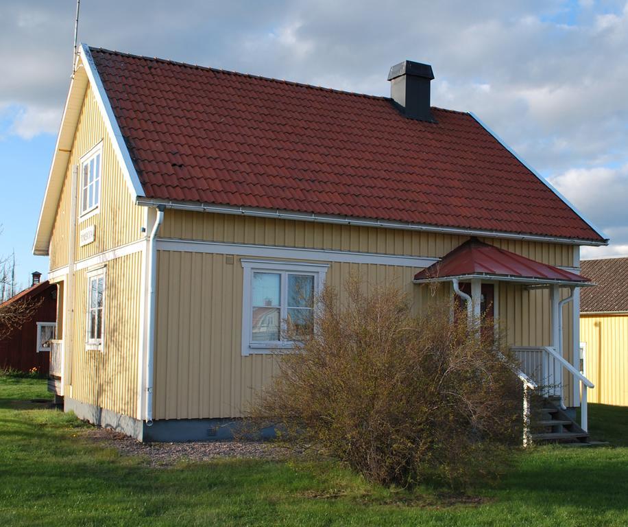 Pensionat Praestgarden Bed & Breakfast Töreboda Екстериор снимка