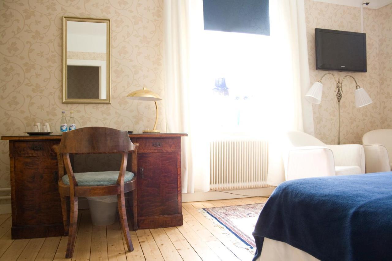 Pensionat Praestgarden Bed & Breakfast Töreboda Екстериор снимка