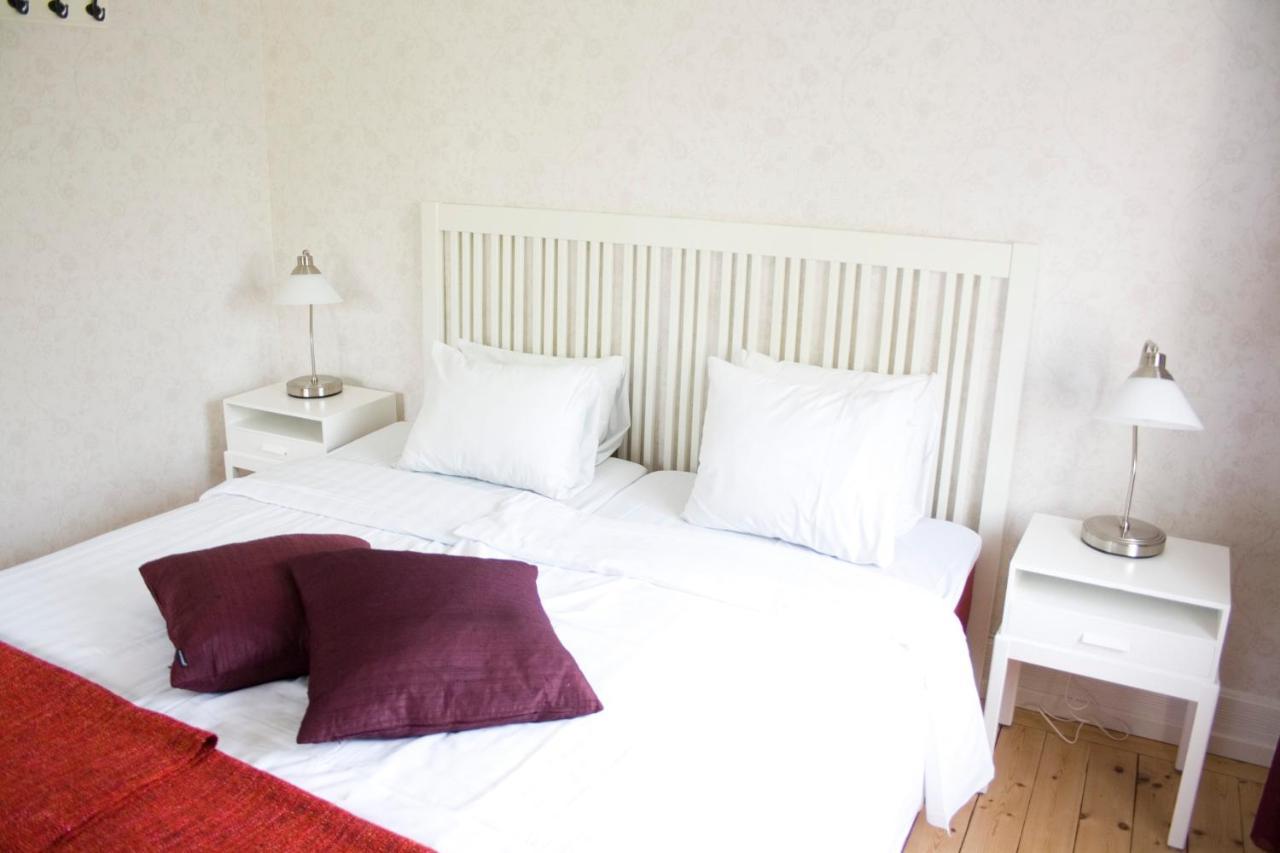 Pensionat Praestgarden Bed & Breakfast Töreboda Екстериор снимка